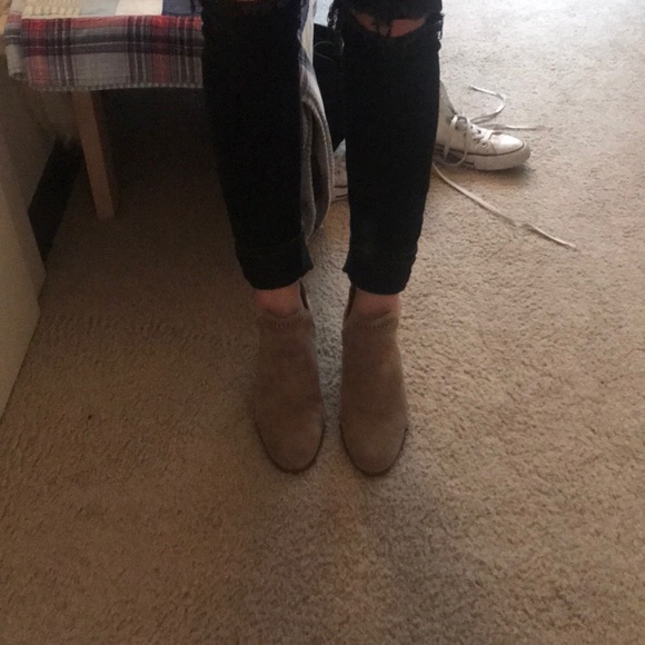 Beige Vince Camuto booties - Picture 2 of 3